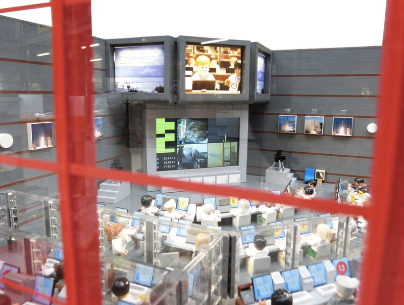 Illustration for article titled The European Space Agency's Jupiter Mission Control Made of Lego